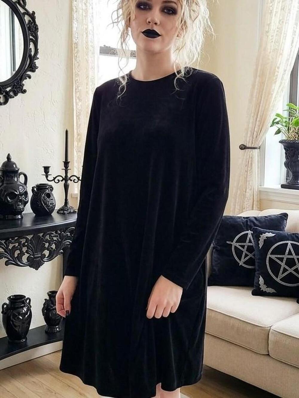 Amanda Smith Black velvet midi dress with long sleeves Size 4